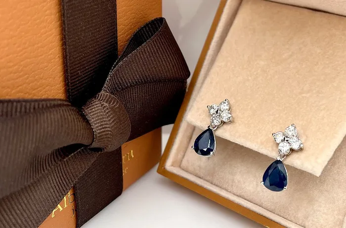 Albert Hern Earrings Earrings 18kt Gold Blue Sapphire Drops Diamonds VS G Cluster Albert Hern Earrings Earrings 18kt Gold Blue Sapphire Drops Diamonds VS G Cluster