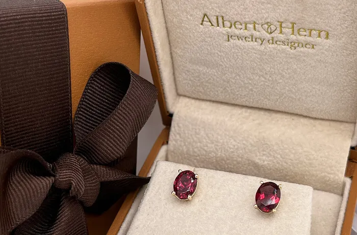 Earrings Albert Hern Earrings 18kt Gold Oval Garnet 394cts Studs Earrings Albert Hern Earrings 18kt Gold Oval Garnet 394cts Studs