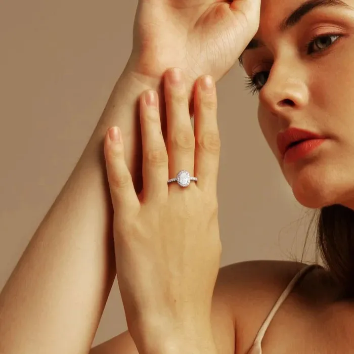 Rings WeiZi Wuzhou Oval Cut Moissanite Diamond Paved Halo Ring for Women
