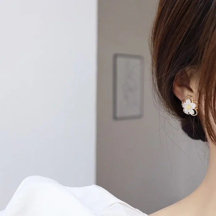 Earrings White Japanese Anemone Flower Earrings UrbanVinta